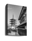 Canvas - Historic Kyoto with Yasaka Pagoda - monochrome - Admen.dk