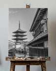 Canvas - Historic Kyoto with Yasaka Pagoda - monochrome - Admen.dk