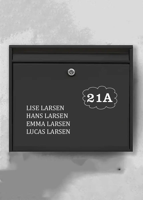 Postkasse - Familie på 4 med sky