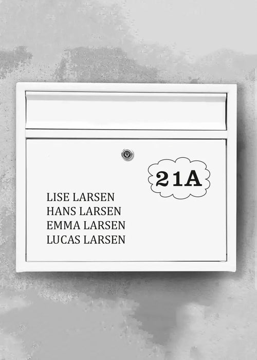 Postkasse - Familie på 4 med sky